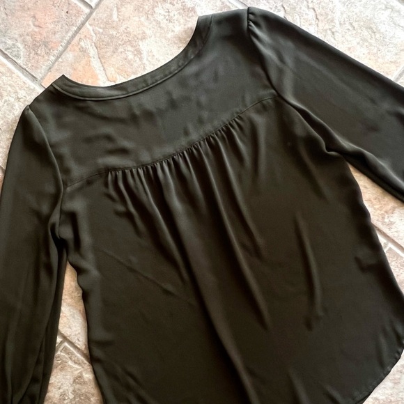 ⭐️BOGO FREE⭐️ LOFT Olive Green Pleated Long Sleeve Blouse - Picture 9 of 12